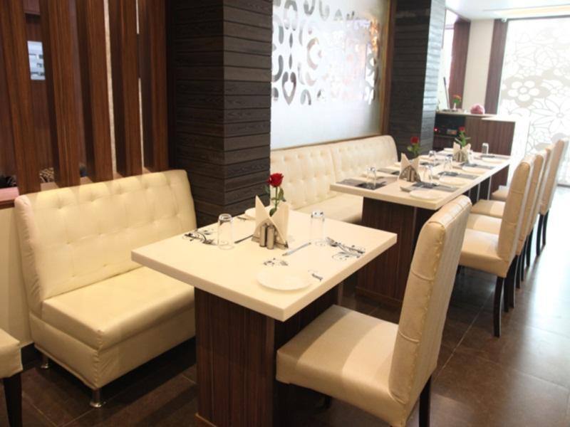 Hotel Poonam Plaza Agra  Bagian luar foto