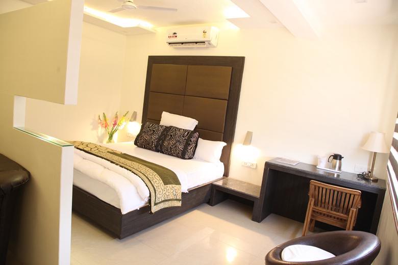 Hotel Poonam Plaza Agra  Bagian luar foto