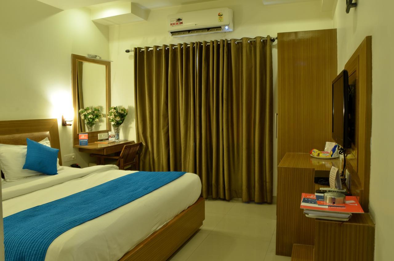 Hotel Poonam Plaza Agra  Bagian luar foto
