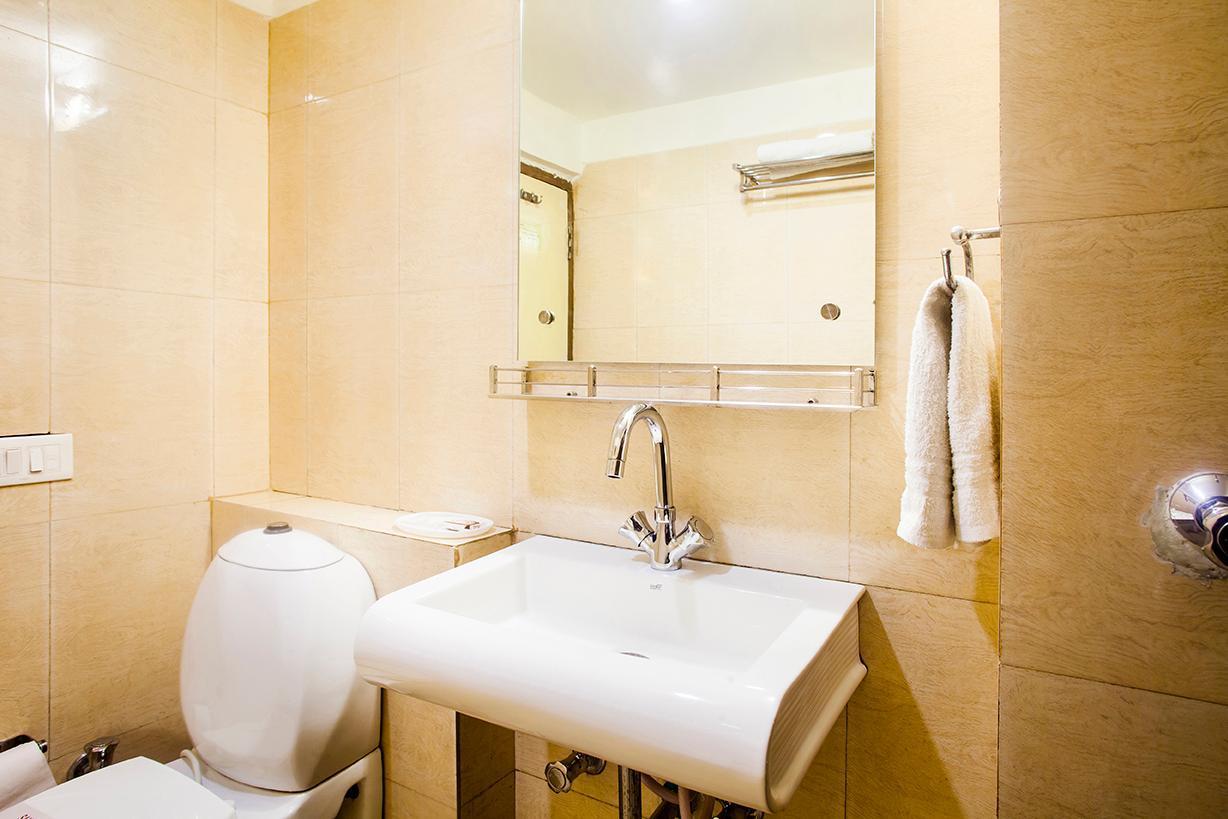 Hotel Poonam Plaza Agra  Bagian luar foto