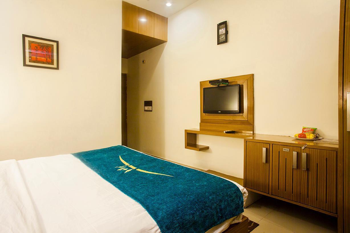 Hotel Poonam Plaza Agra  Bagian luar foto