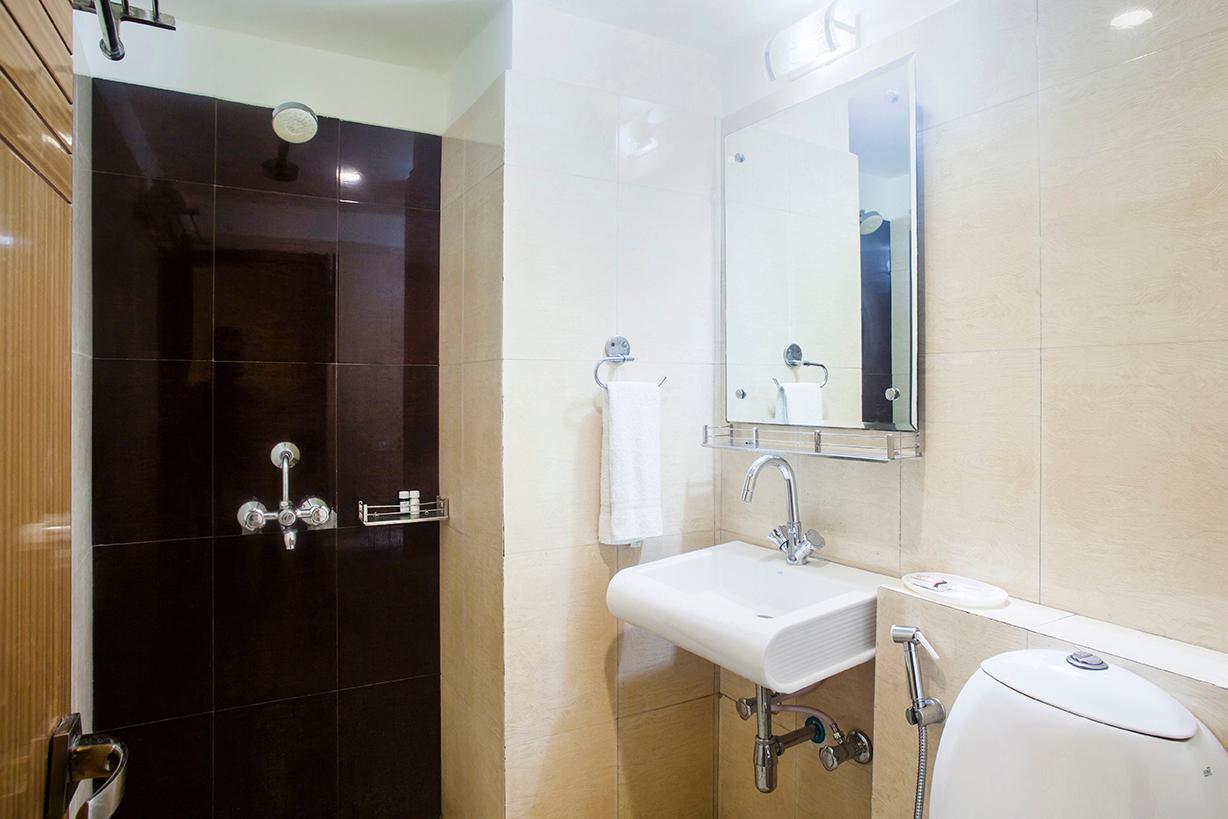 Hotel Poonam Plaza Agra  Bagian luar foto