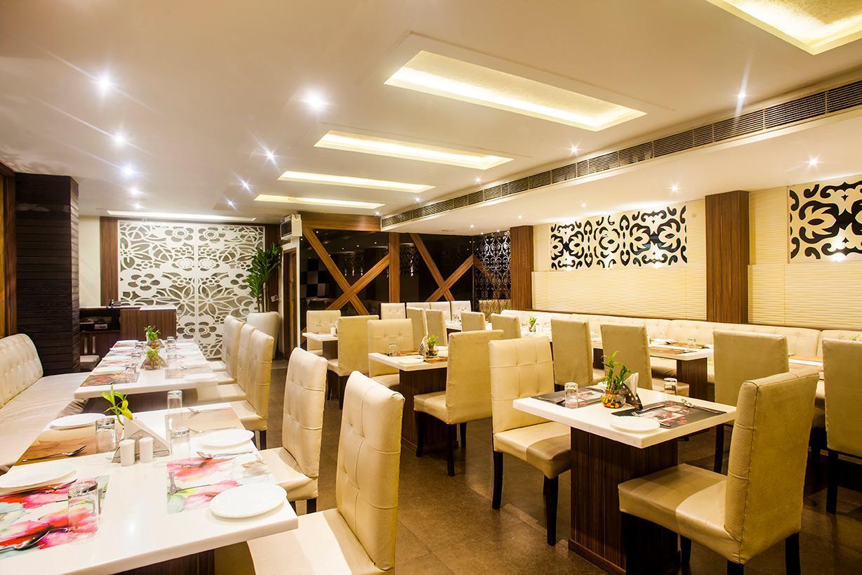 Hotel Poonam Plaza Agra  Bagian luar foto