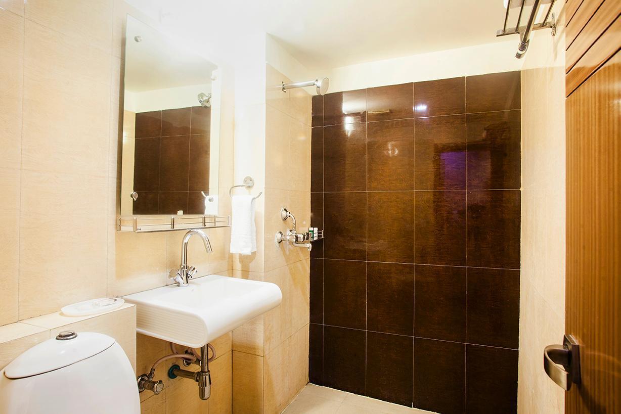 Hotel Poonam Plaza Agra  Bagian luar foto
