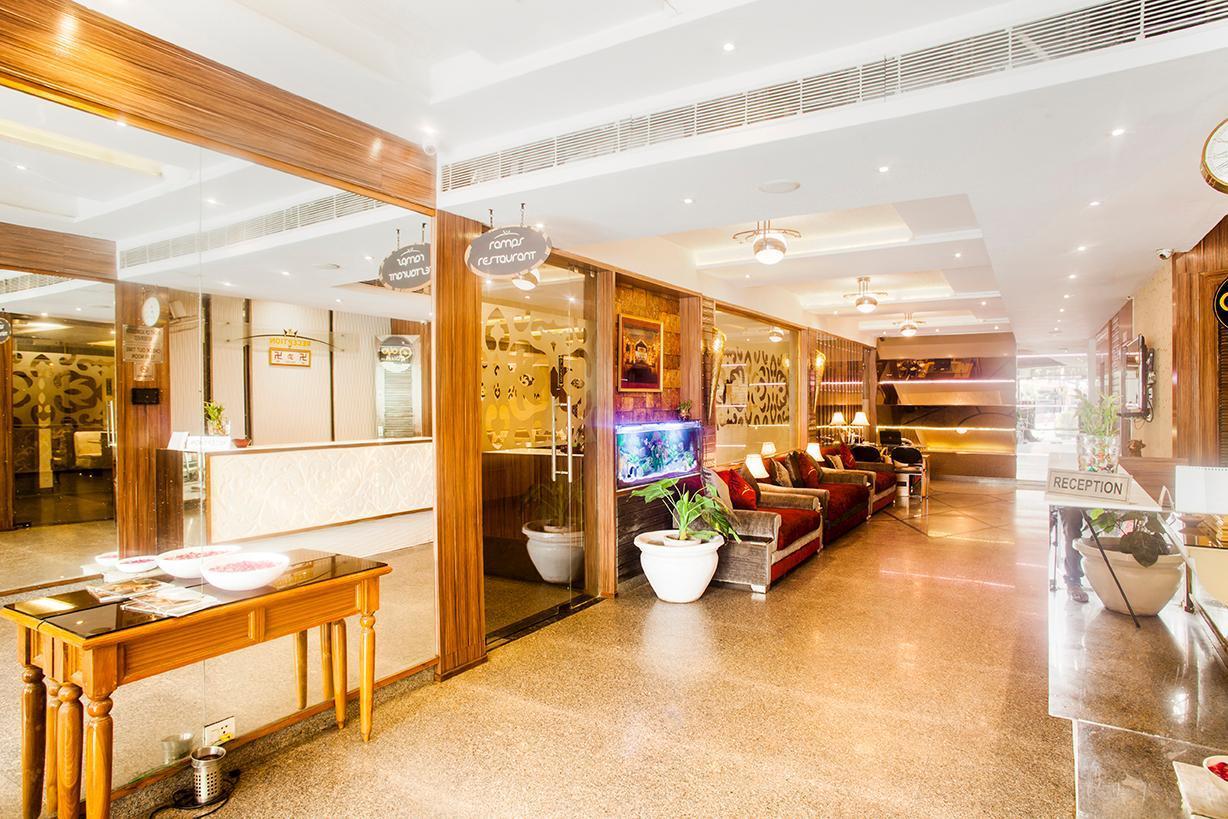 Hotel Poonam Plaza Agra  Bagian luar foto