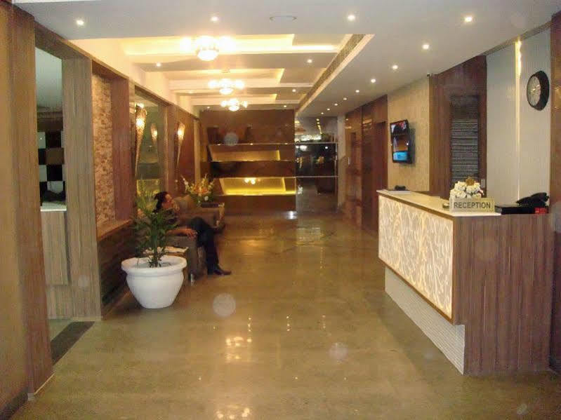 Hotel Poonam Plaza Agra  Bagian luar foto