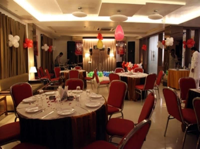 Hotel Poonam Plaza Agra  Bagian luar foto